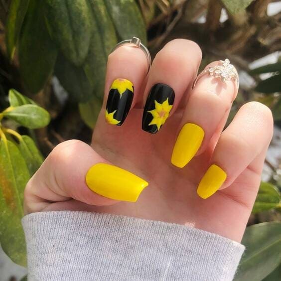 Luxury sunflower nails.