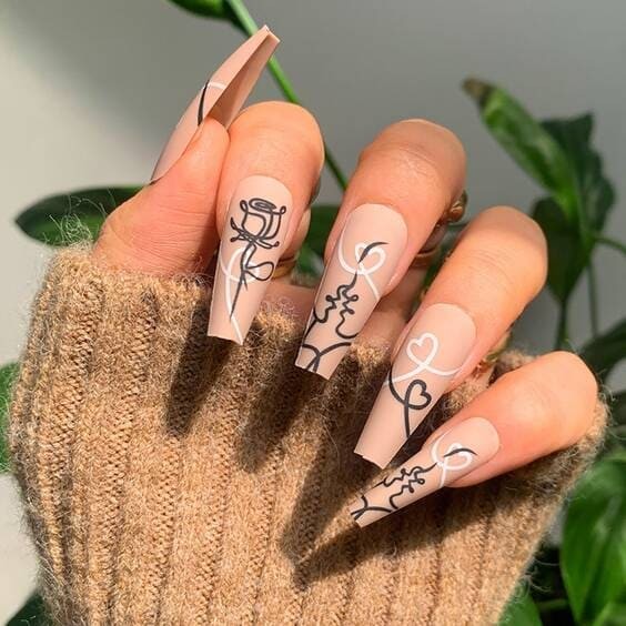 Line Art Long Kiss pattern coffin nails.