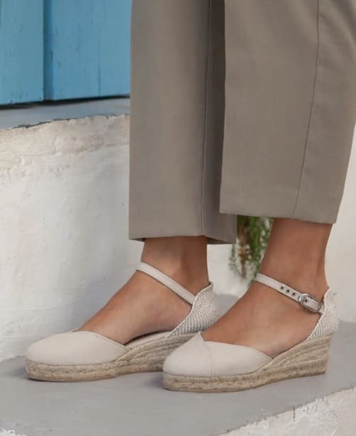 Creamy Elegance: Closed-Toe Espadrille Flats