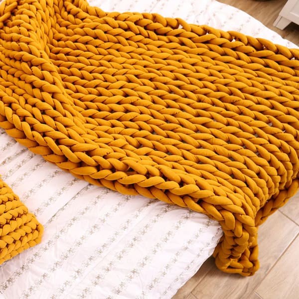 Anti-allergic chunky blanket by LoopStudio.