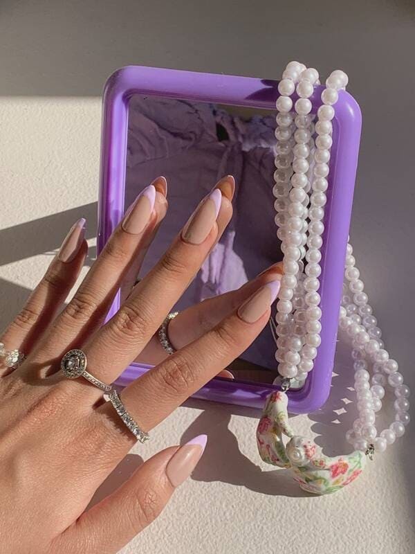 Minimal lilac almond shape nails.