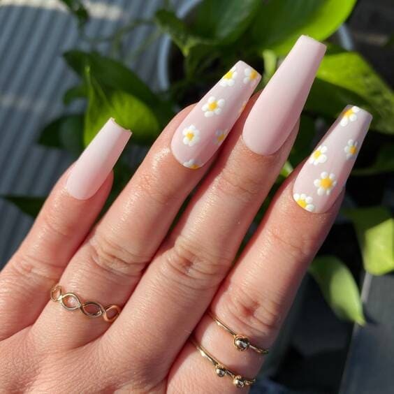 Daisy Pink Floral Nails.