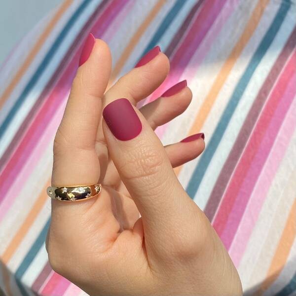 red wine matte short square nails.