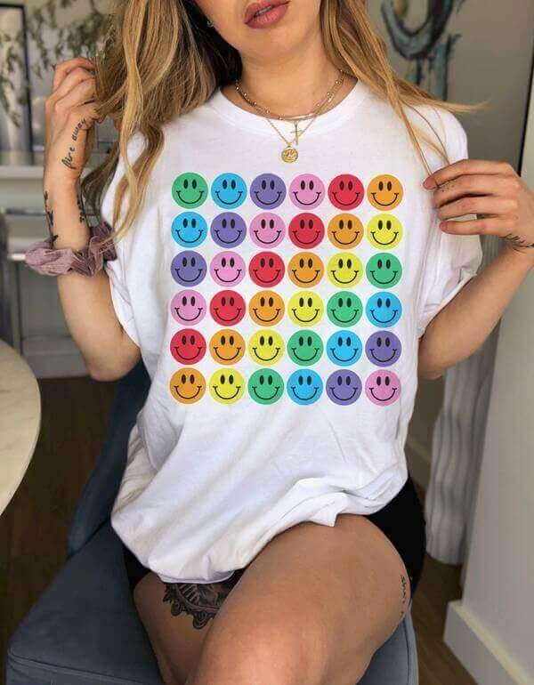 Kidcore aesthetic 90’s smiley face T-shirt