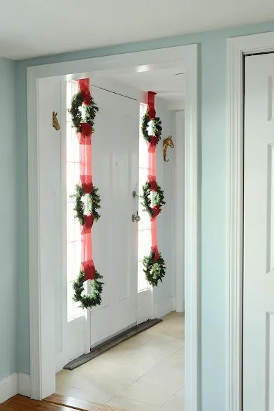 Easy Christmas Window Wreath Stack.