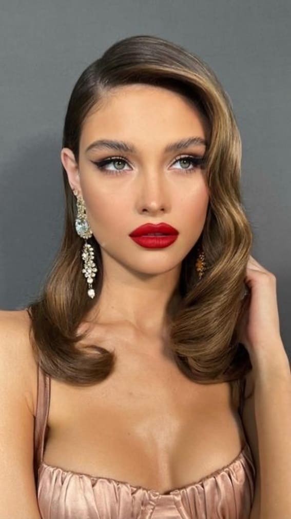 17 Glam Hairstyles For That Old Hollywood Look