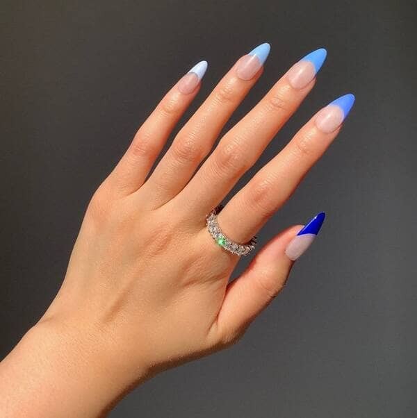 Five tone blue ombre.