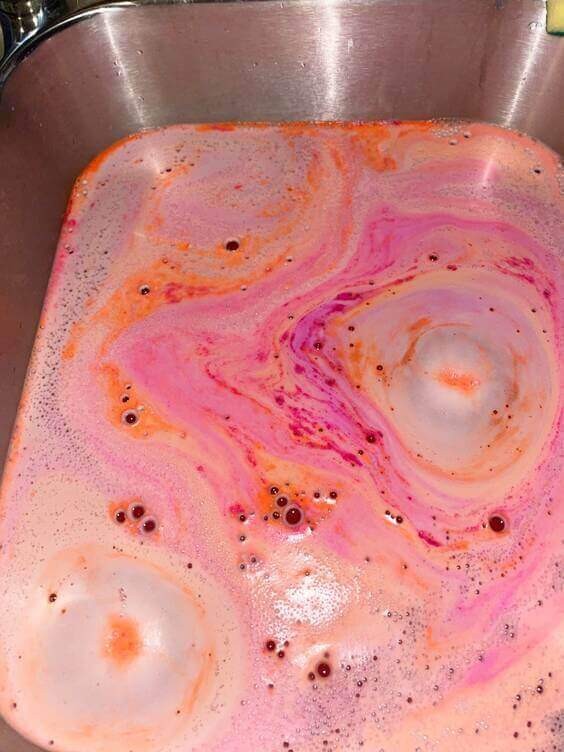 Here’s a quick DIY Bathbomb recipe: