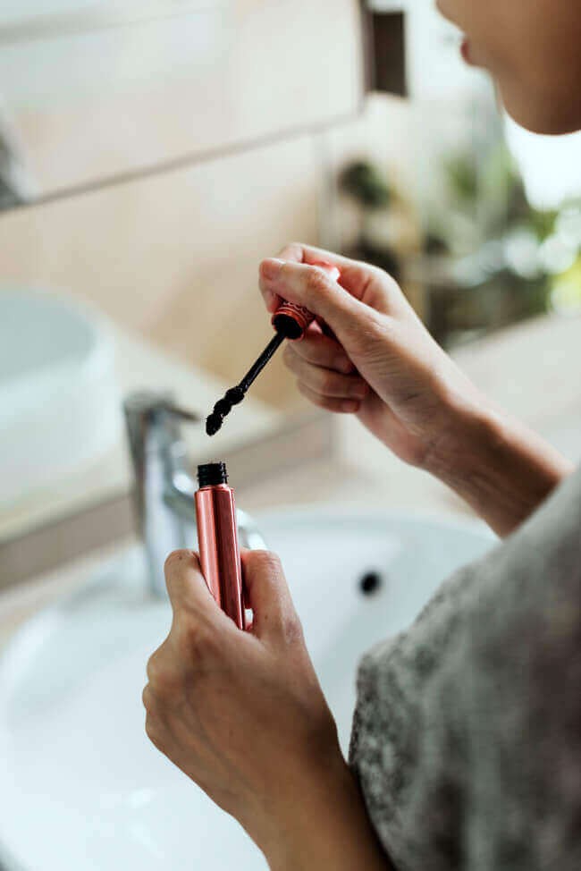 It’s okay to re-use your favorite mascara brush.