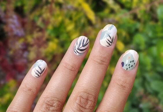 Abstract Floral Nail Wraps.