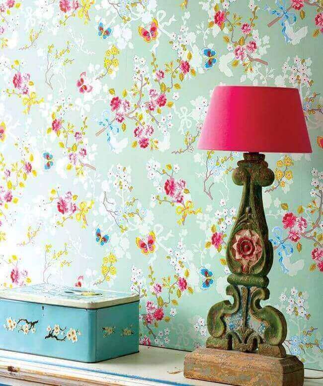 Go bold with your wallpaper & paint.