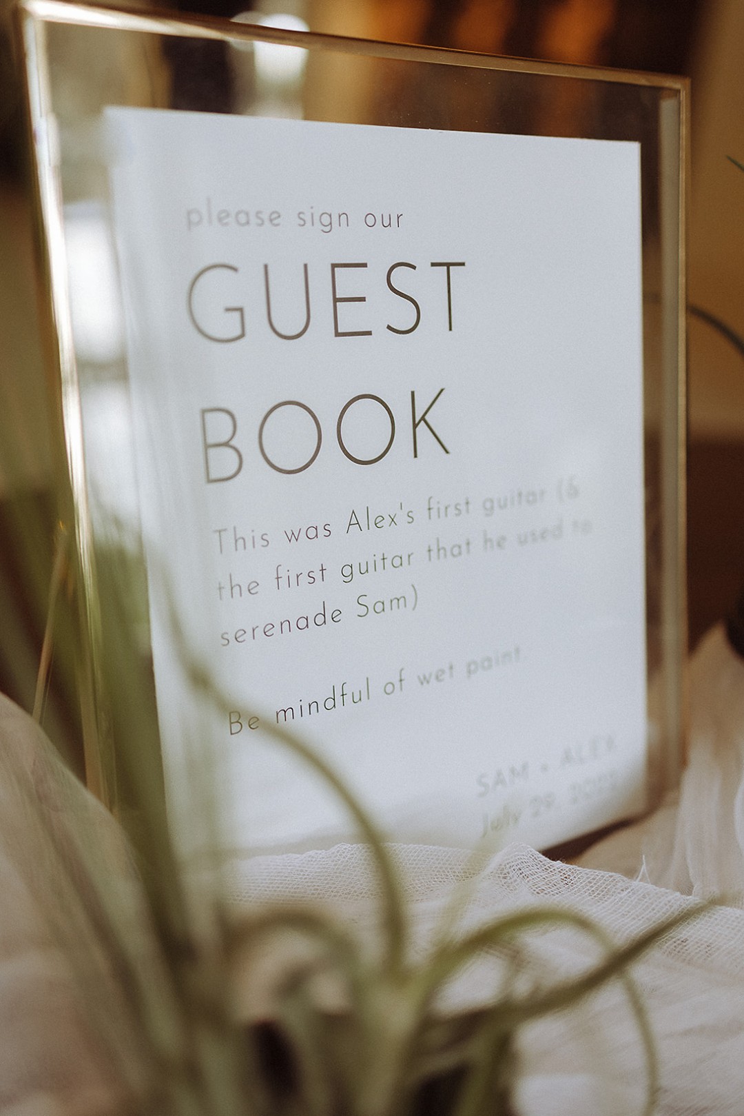 4) Wait till you see how Alex and Samantha incorporated potted plants into their wedding guestbook table!