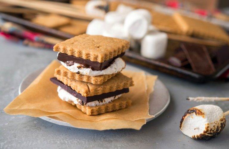 How To Make A Kick-Ass Vegan Smores Station For Your Wedding