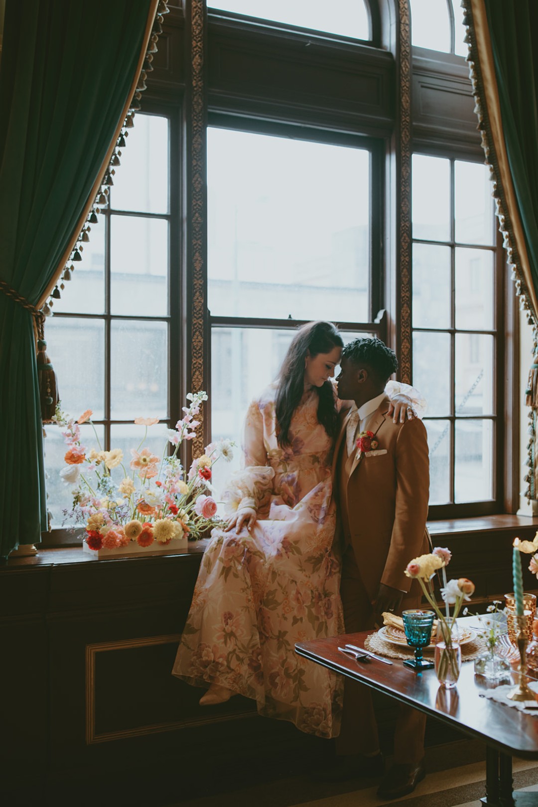 This 70s spring wedding theme doesn