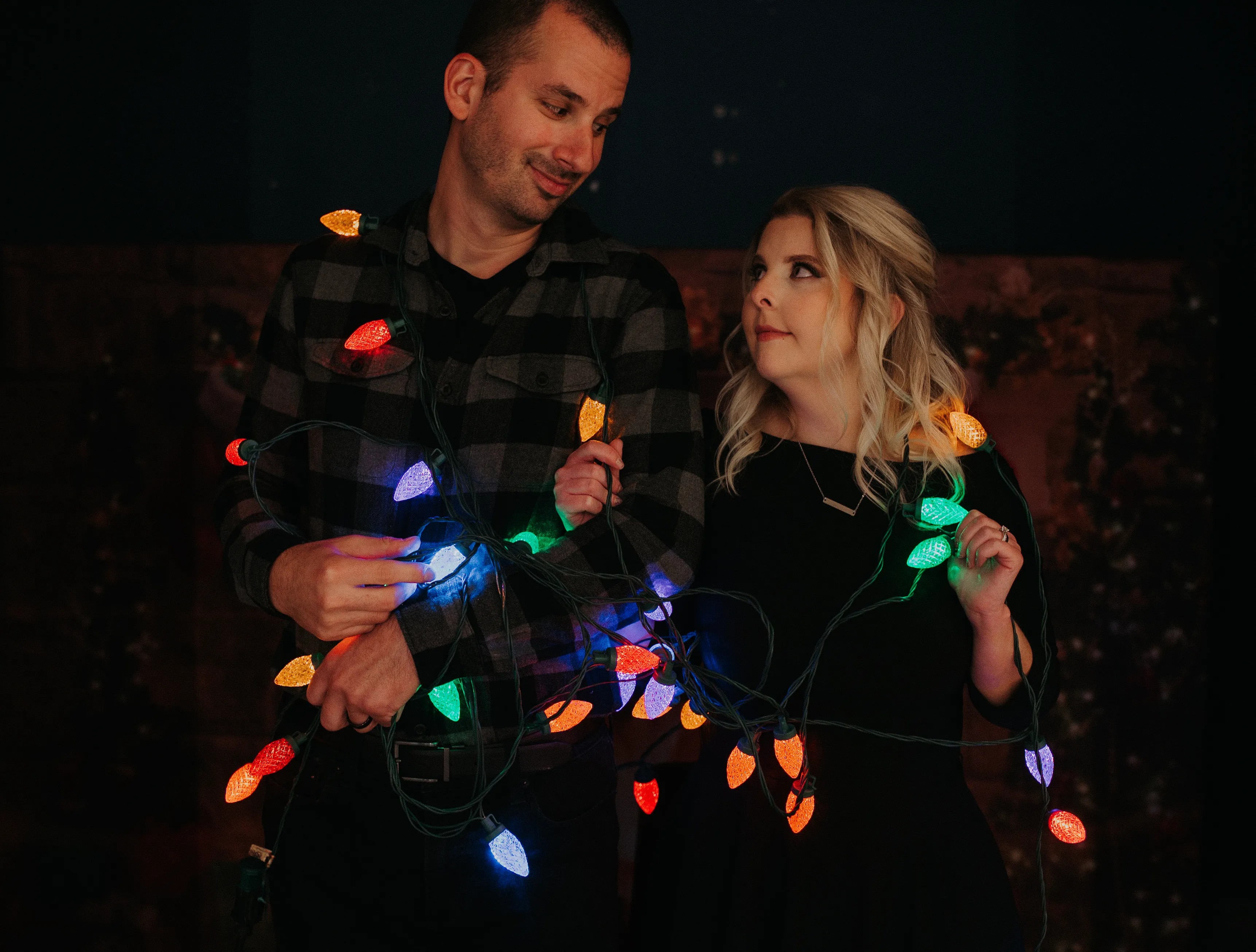 Thanks for showing us how a Christmas elopement can be spooky chic!