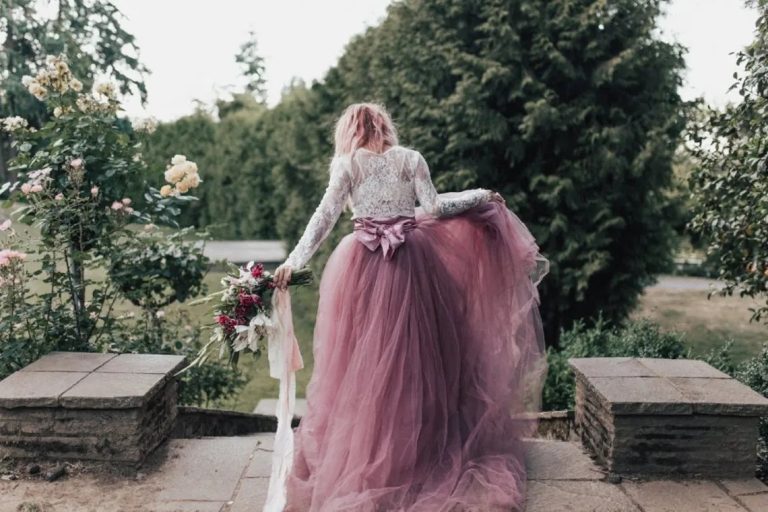 2022 Alternative Wedding Dress Trends For Offbeat Brides