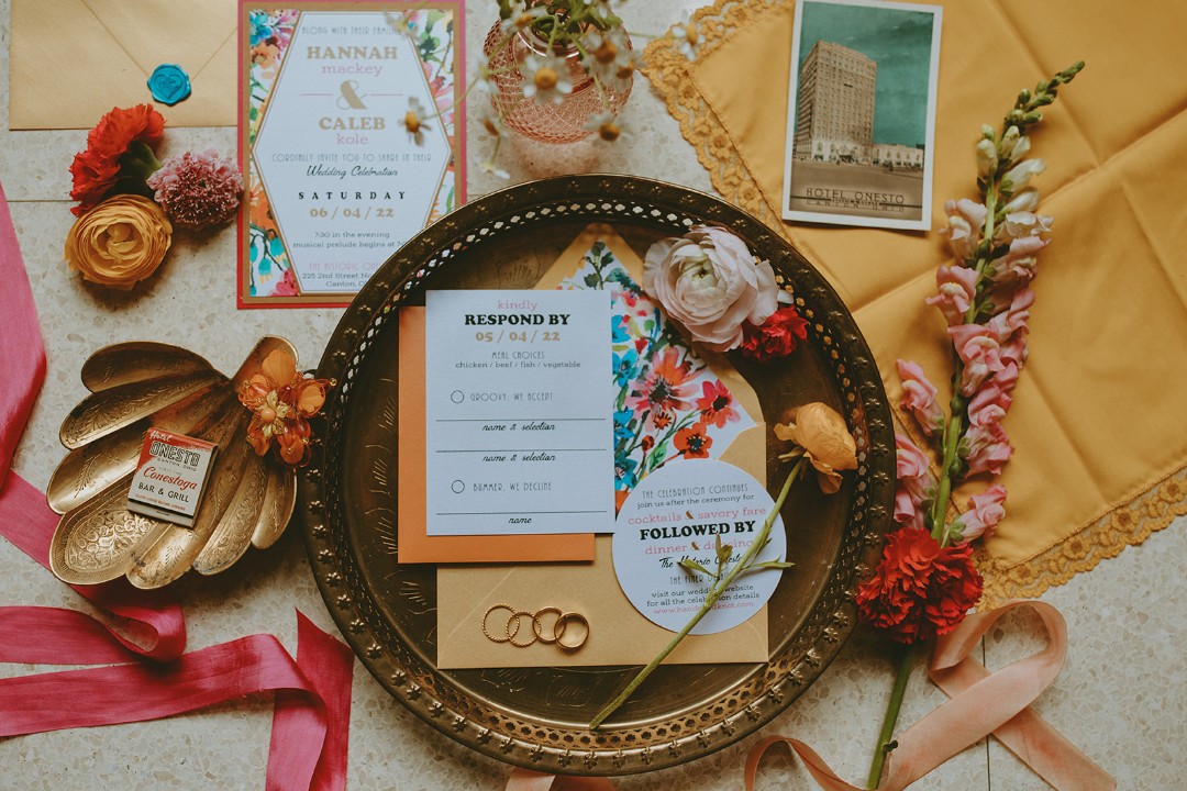 First, can we appreciate these gorgeous springtime wedding details?