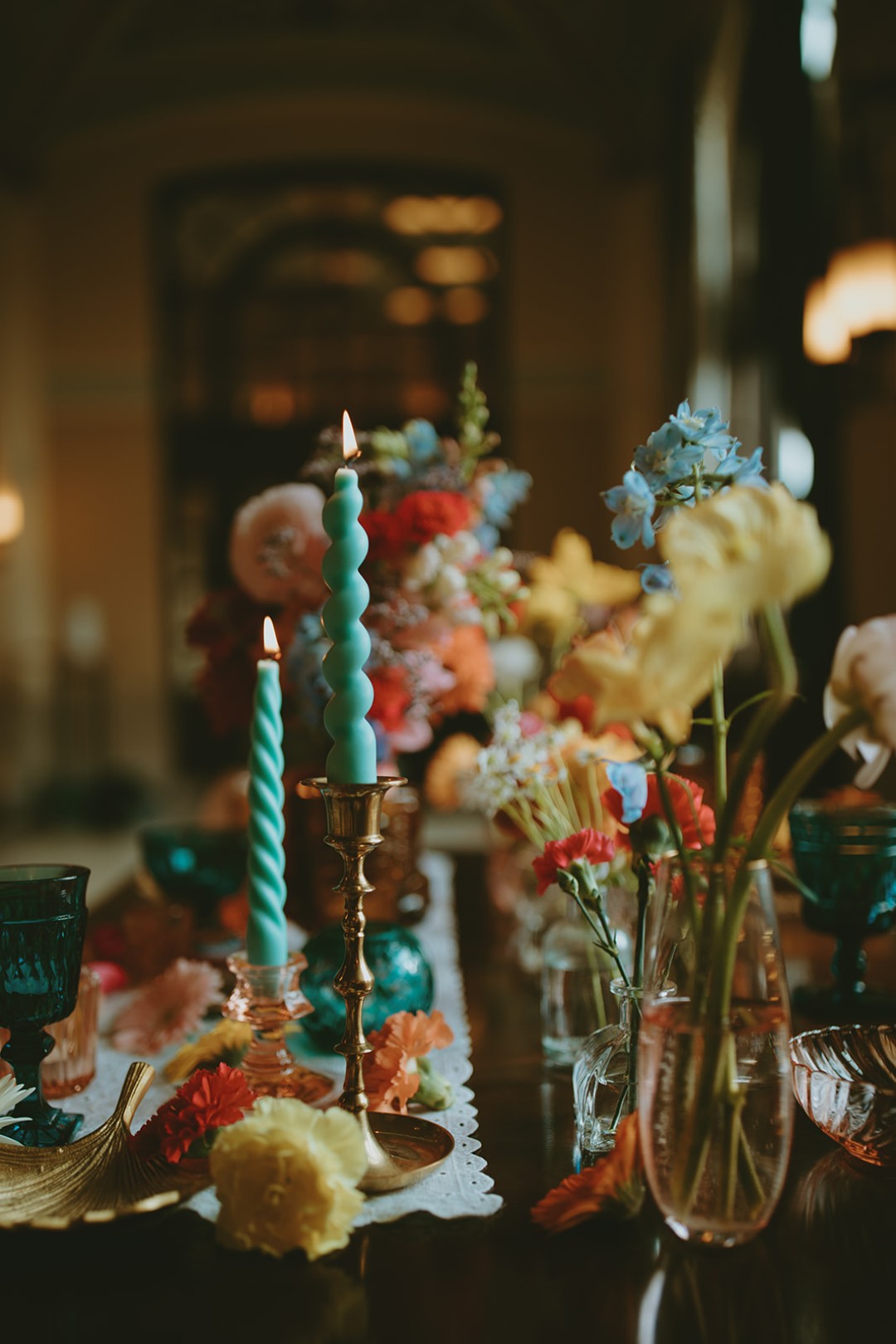 First, can we appreciate these gorgeous springtime wedding details?