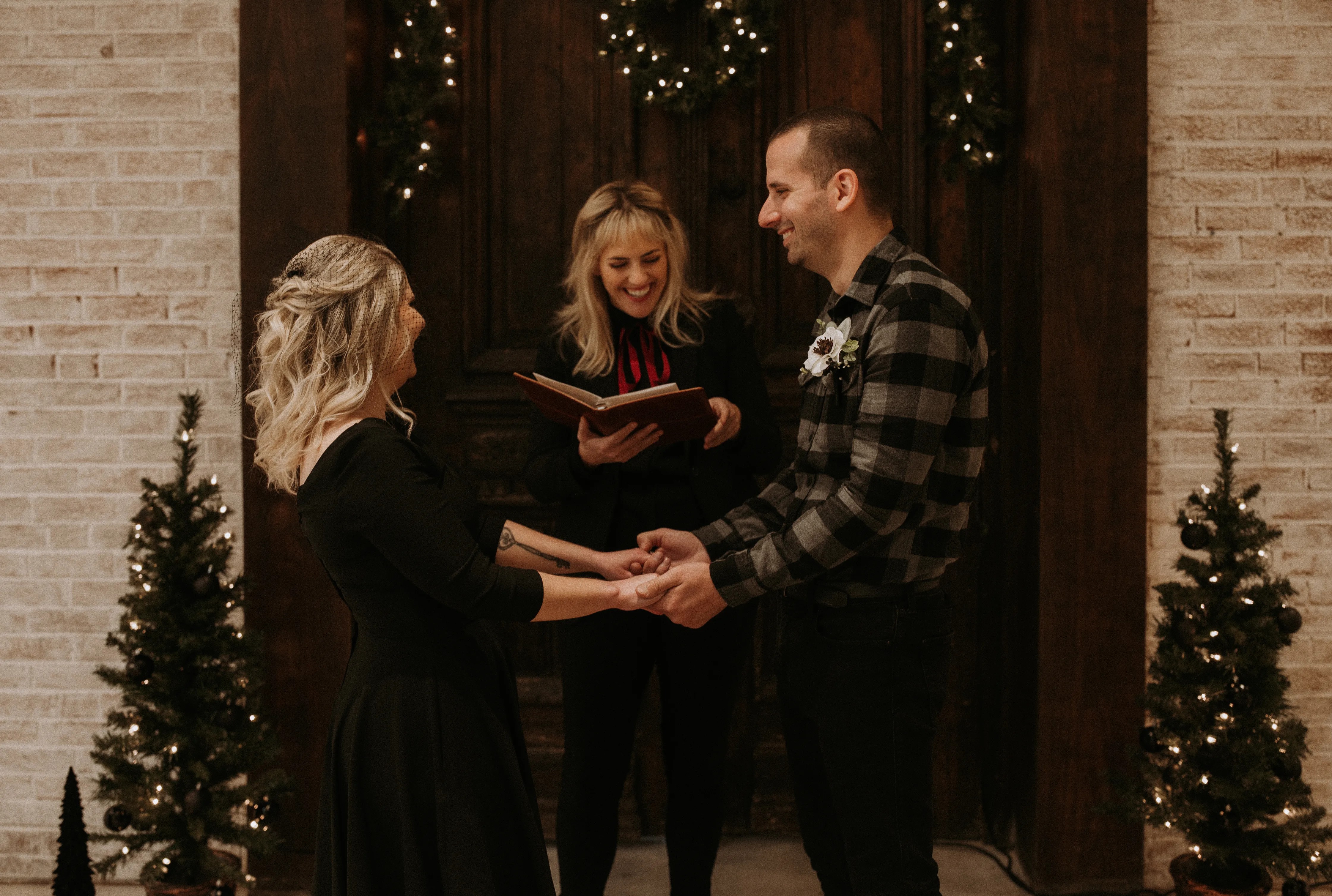 Donning a black veil at your Christmas elopement = VIBES.