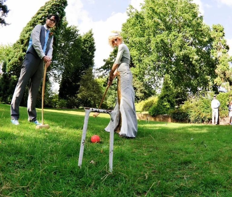 Let The Wedding Games Begin: 18 Wedding Lawn Games + Prize Ideas