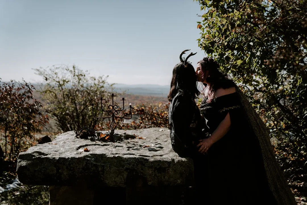 The full witchy Halloween handfasting gallery