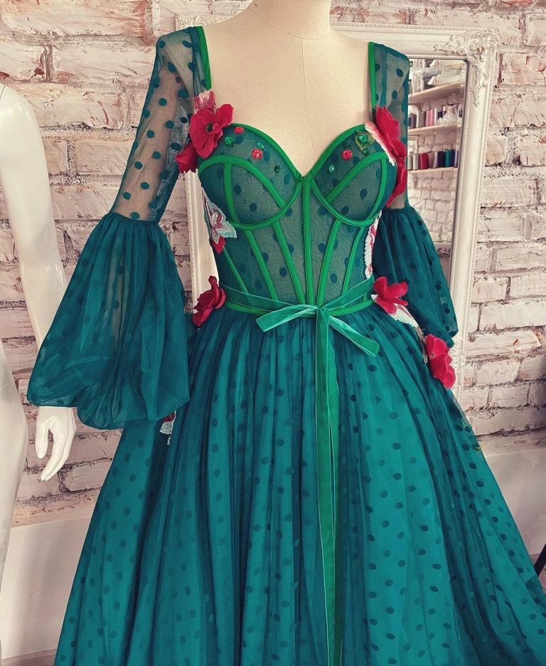 2023 Green Wedding Dress Trends For Brides Who Want A Fresh Look