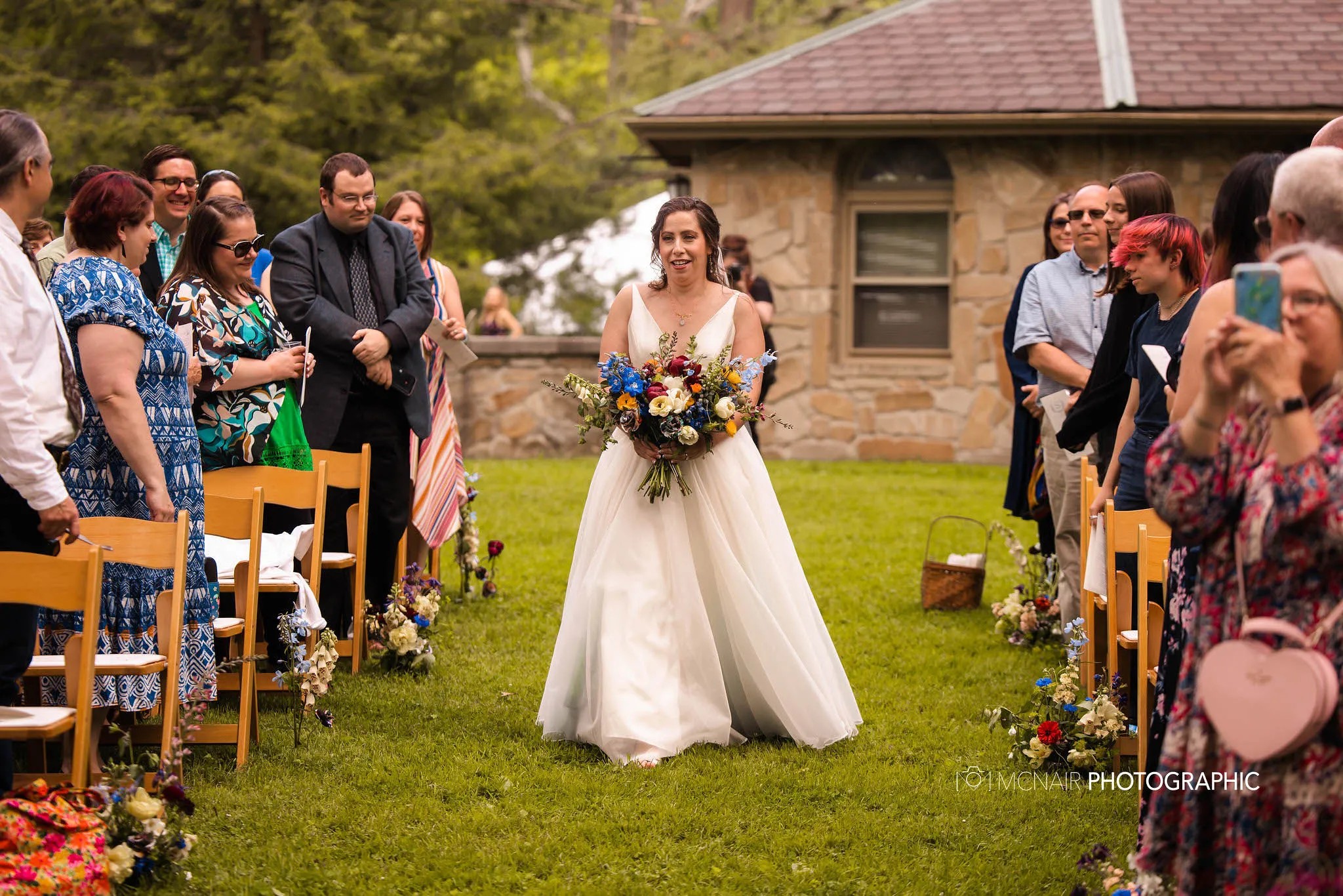 We love how Johanna and Brian commissioned a local LGBTQ+ woman-opened carpentry business to build their chuppah.