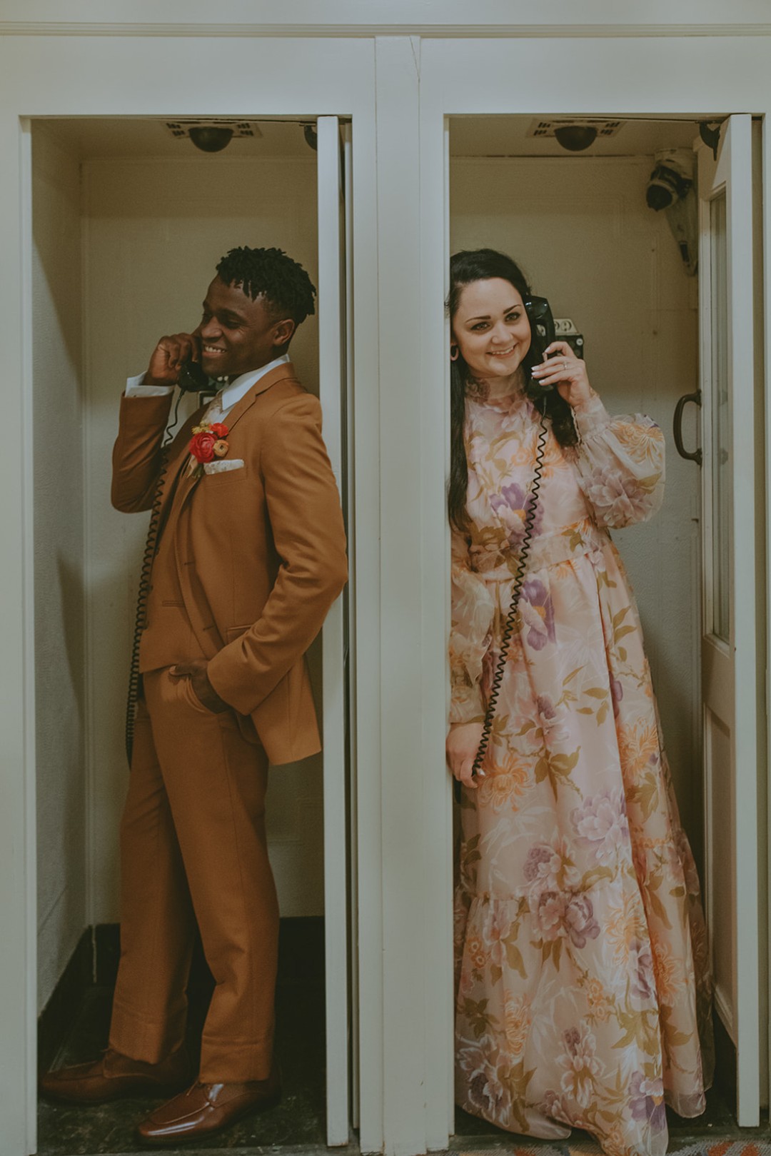 This 70s spring wedding theme doesn