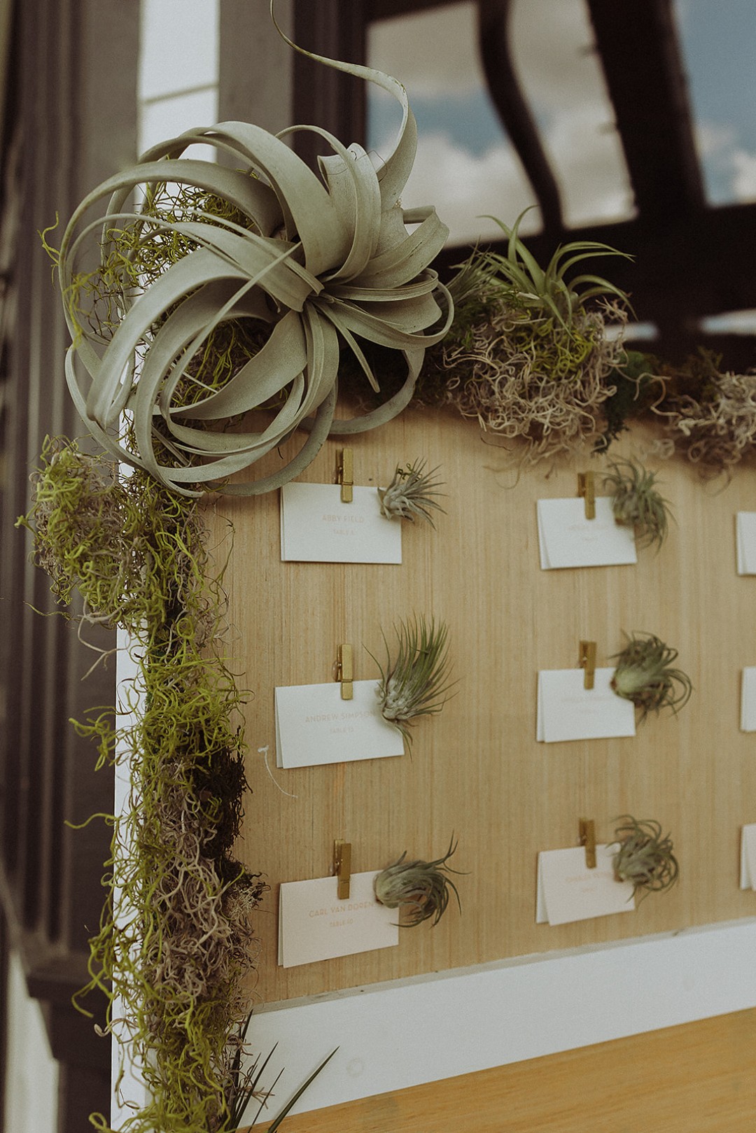 3) Add smaller plants to your escort cards! This might be one of our favorite ways to use potted plants in your wedding because guests can take them home as wedding favors.