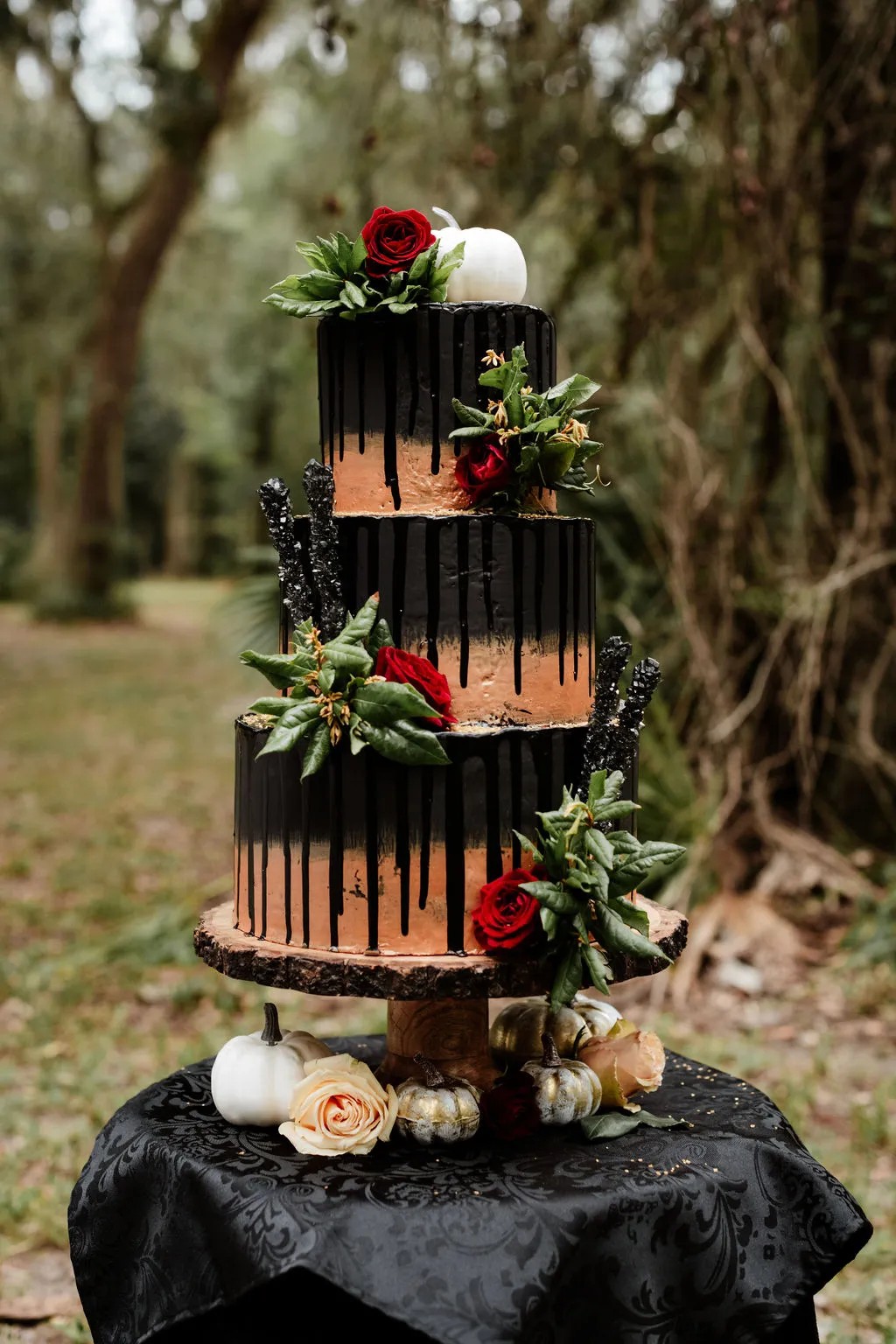 Now can we please see the Halloween wedding table decor, placesettings, and that Halloween wedding cake!?