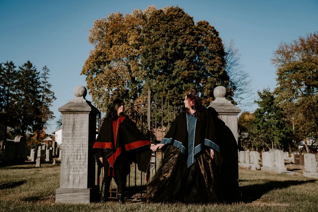 The full witchy Halloween handfasting gallery