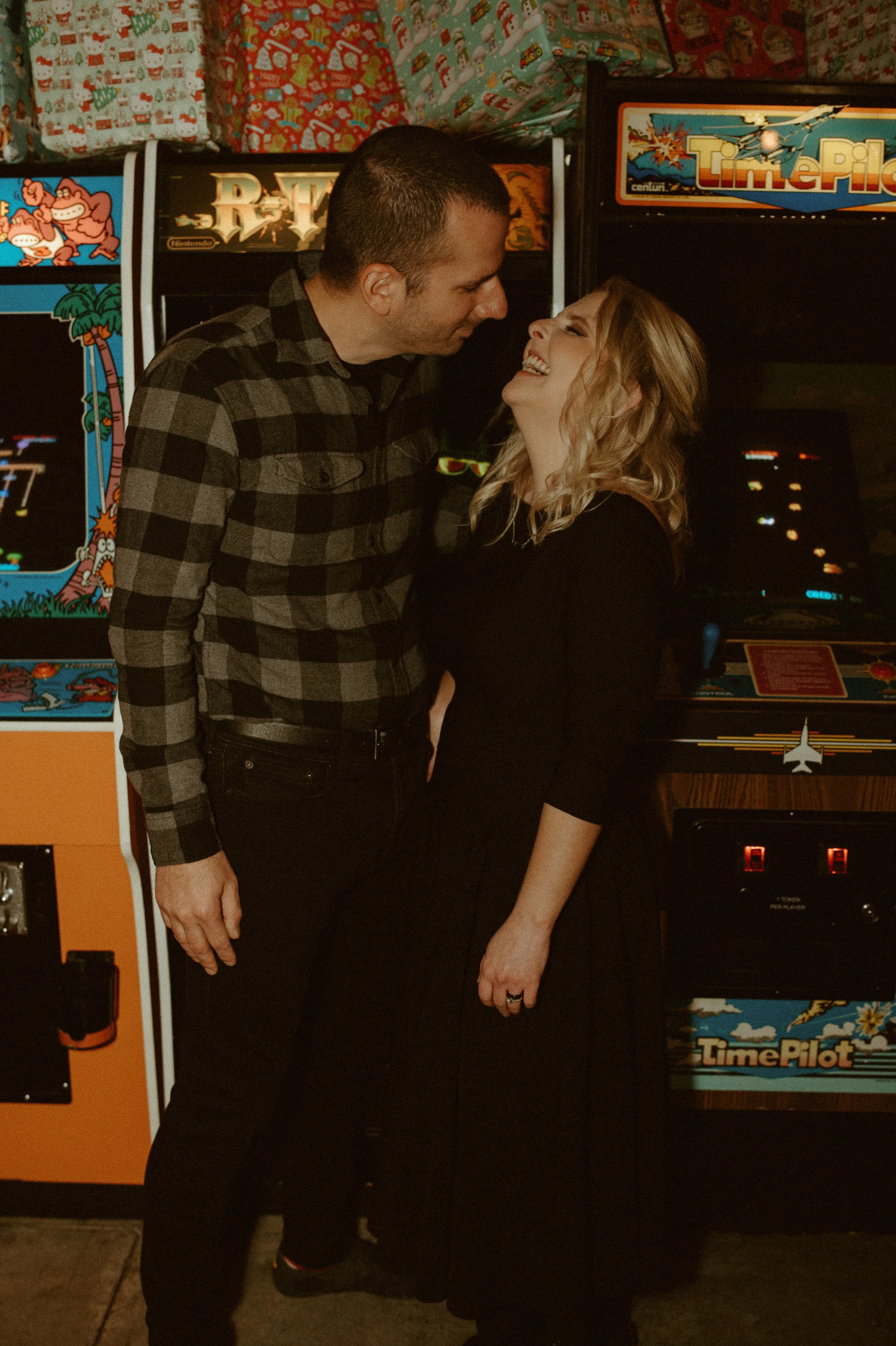 A Christmas elopement at a barcade just screams fun.