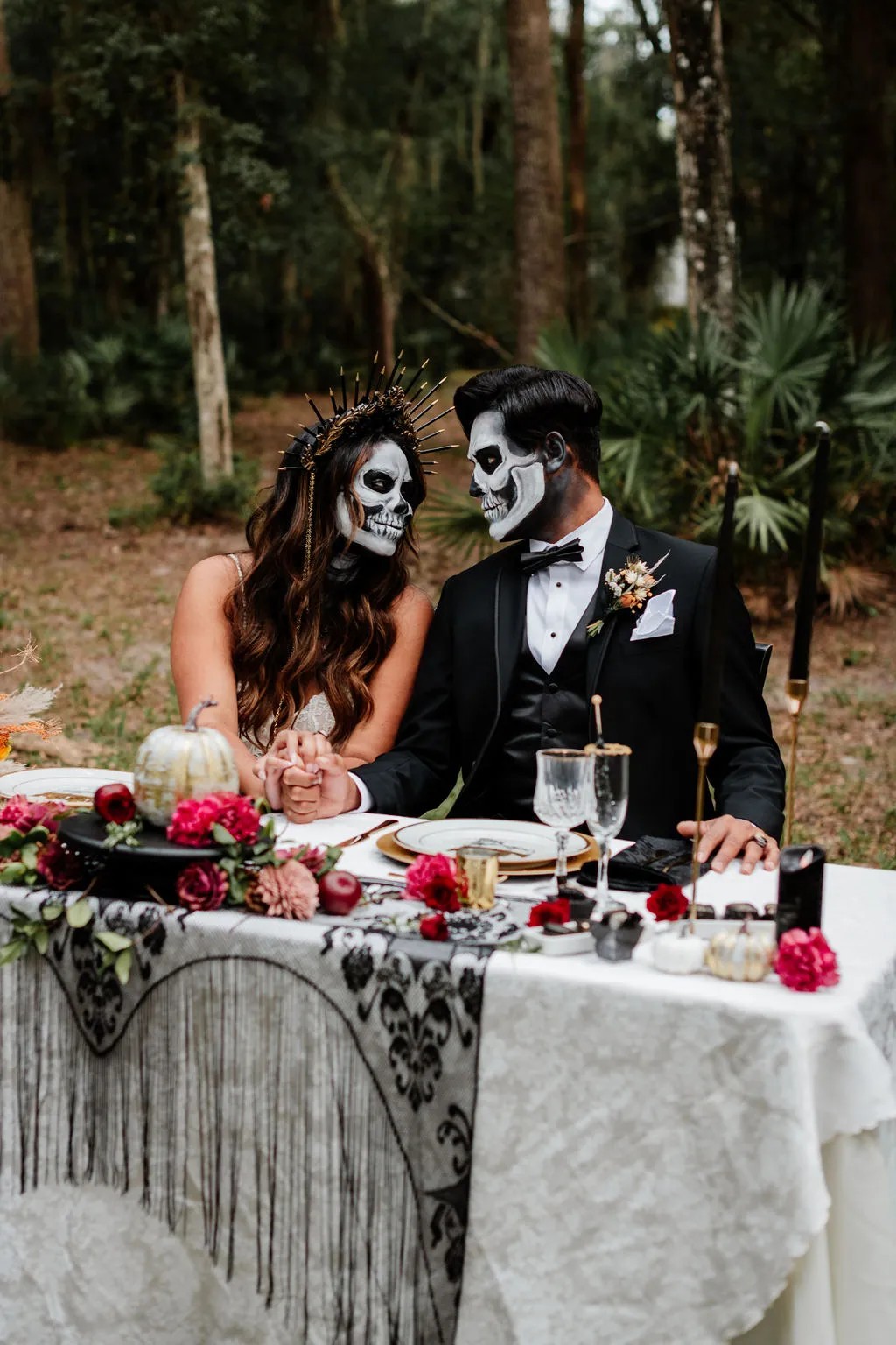 Now can we please see the Halloween wedding table decor, placesettings, and that Halloween wedding cake!?