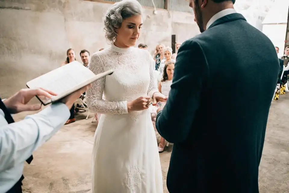 These elegant grey curls have our hearts.