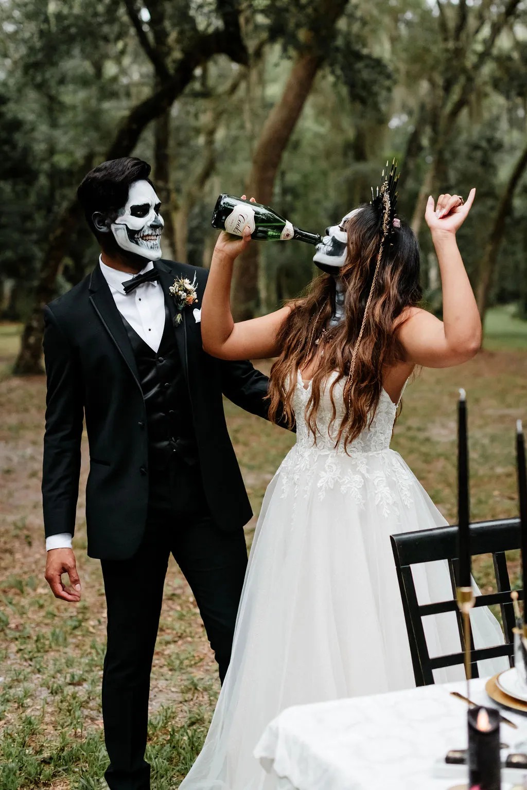 Now can we please see the Halloween wedding table decor, placesettings, and that Halloween wedding cake!?