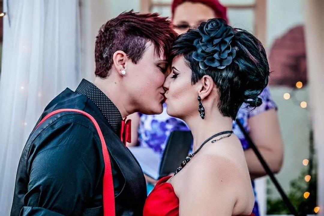 Tell us about the rockabilly lesbian wedding ceremony: