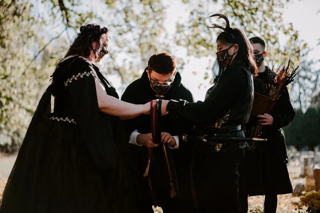 The full witchy Halloween handfasting gallery